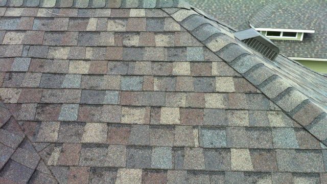 Read more about the article HOW HAIL AFFECTS ROOFING SHINGLES