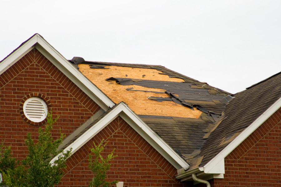 Read more about the article RESTRICTIONS INSURANCE PAY WHEN IT COMES TO ROOF DAMAGE